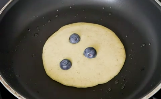 Blueberry pancakes at home