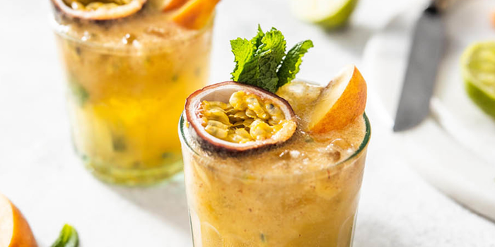How to make this Peach, Passionfruit And Mint Mojito