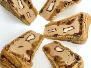 Feast your eyes on these UNREAL brownies and blondies from a Dublin based baker