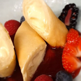 We are amazed by these cheesecake spring rolls!